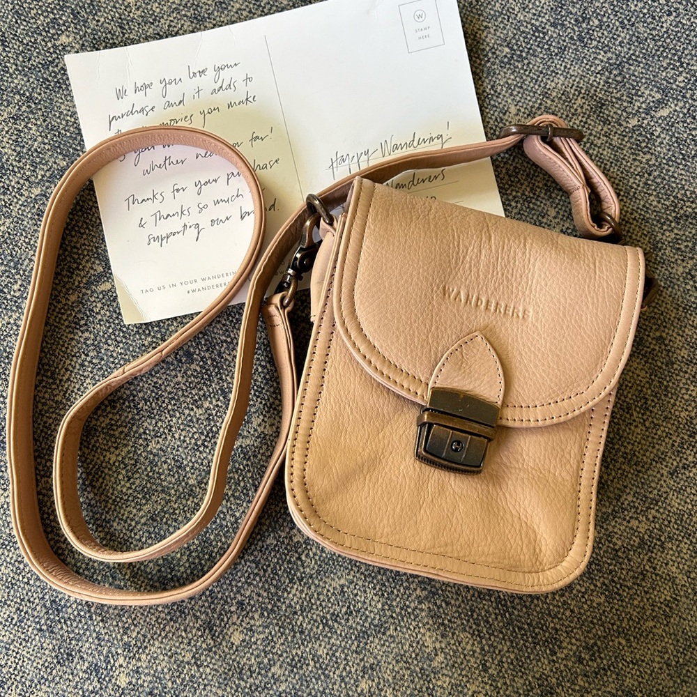 Wanderers Travel Co.Leather Crossbody Bag w/ matching coin purse. - Picture 5 of 6